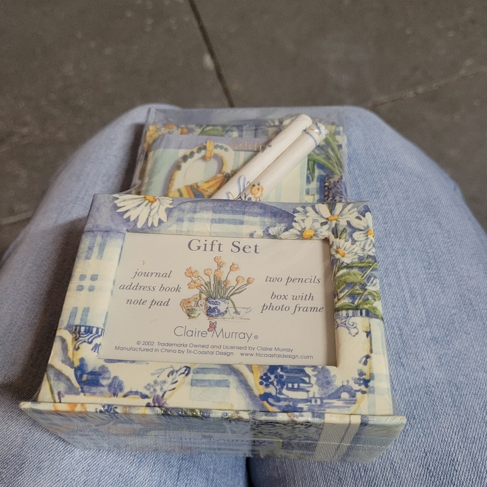 2002 Brand New Claire Murray Gift Set,  Journal,  Address Book, Note Pad, Two Pe